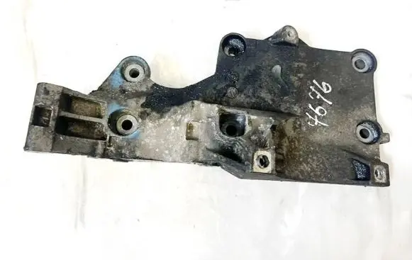 Volkswagen PASSAT B6 Engine mounting bracket r03g903143
