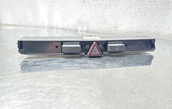 Opel Astra H Hazard light switch 13100105