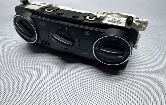 Mercedes-Benz A W169 Climate control unit A1698301585 69780008 9607131B