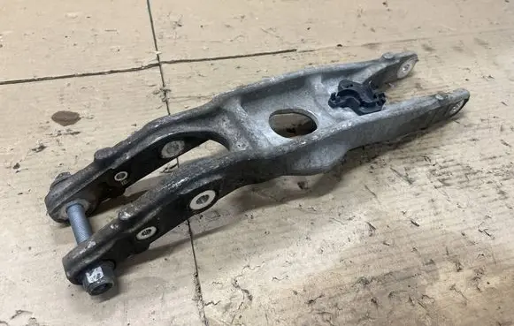 Mercedes-Benz E W213 Rear upper control arm/wishbone A2053300 2053300