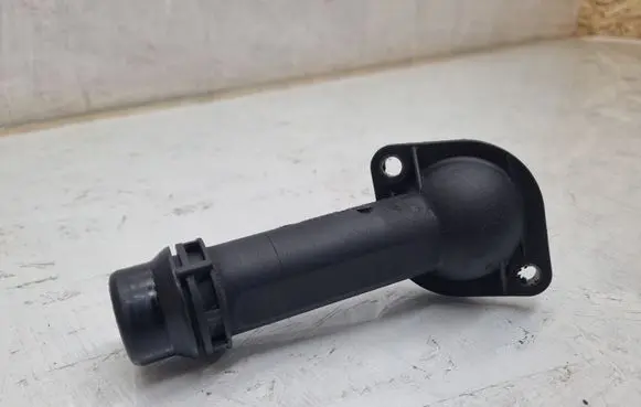 Volkswagen PASSAT B5.5 Engine coolant pipe/hose 06B121121