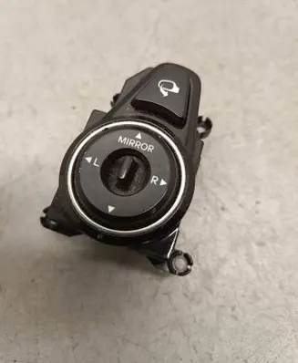 Hyundai i40 Wing mirror switch 39R4801230