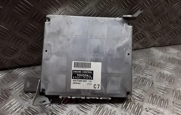 Toyota Avensis T250 Engine control unit/module 8966105C70 1758008681