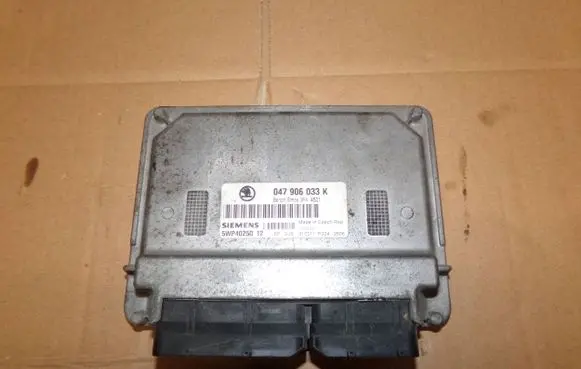 Skoda Fabia Mk1 (6Y) Engine control unit/module 047906033K