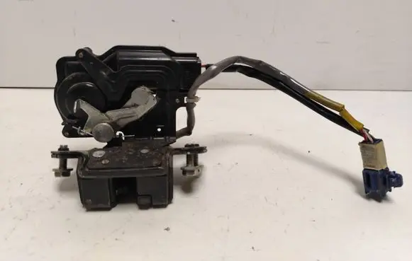 Toyota Corolla Verso AR10 Loading door lock 