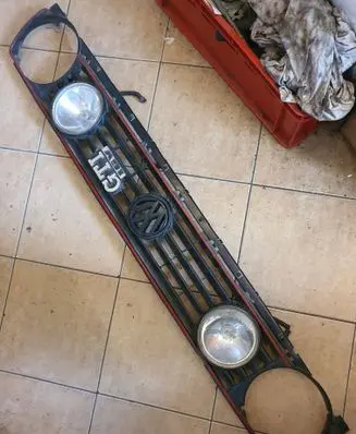 Volkswagen Golf II Front grill 301124038 2456R8