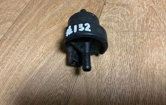 Volkswagen PASSAT B5 Valve vacuum 058133459