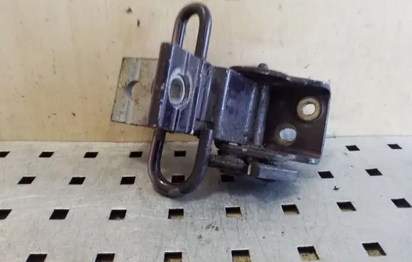 Audi 80 90 S2 B4 Rear door lower hinge 893833411
