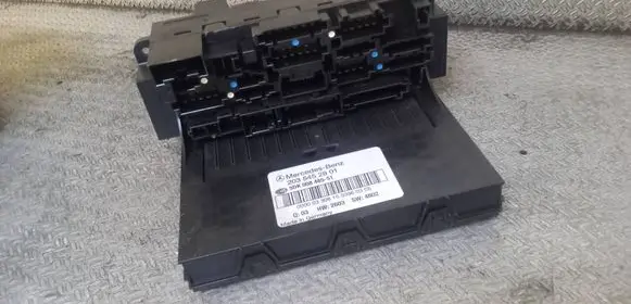 Mercedes-Benz C W203 Fuse module 2035452801 5DK00848551