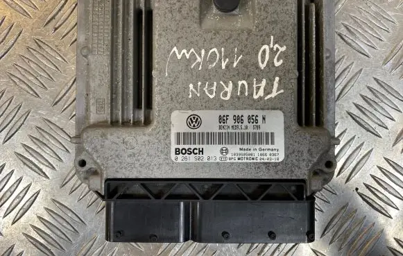 Volkswagen Touran I Engine control unit/module 06F906056N 1039S05081 0261S02013