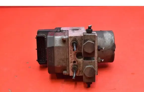 Audi A4 S4 B5 8D ABS Pump 8E0614111P