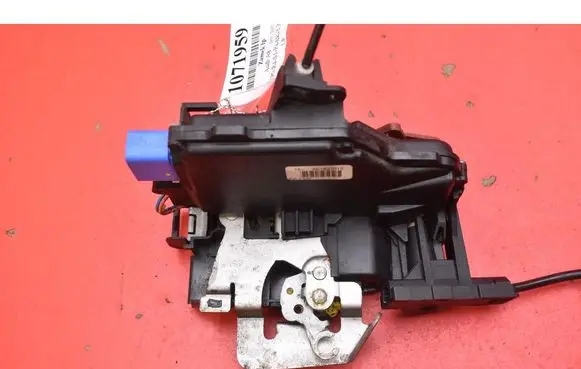 Audi A8 S8 D3 4E Front door lock 4E1837015