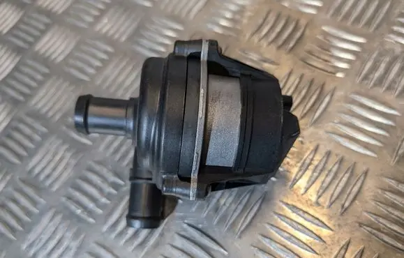 Jaguar I-Pace Water pump J9D1109