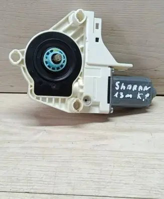 Volkswagen Sharan Front door window regulator motor 8K0959802B 130420251537