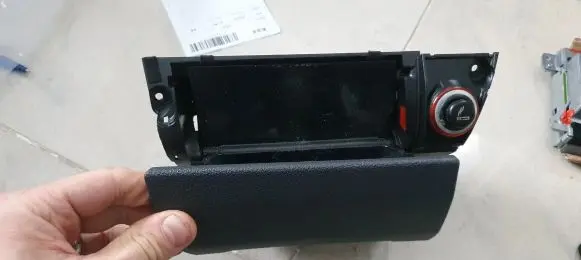 Volkswagen Touran I Ashtray (front) 1T1857961 1T0858701C