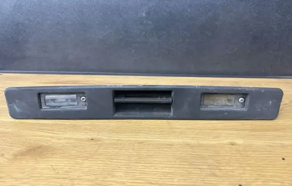 Volvo XC90 Trunk door license plate light bar 30753072