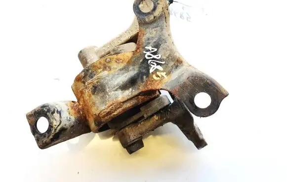 Honda FR-V Engine mount bracket