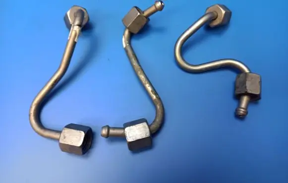 Fuel injector supply line/pipe