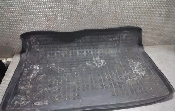 Volkswagen Golf V Rubber trunk/boot mat liner 231822