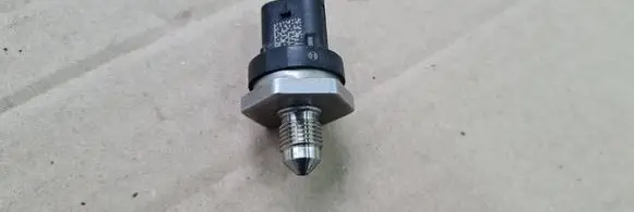 Audi A6 S6 C8 4K Fuel distributor 06L906054D