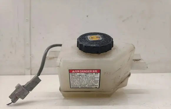 Brake fluid reservoir