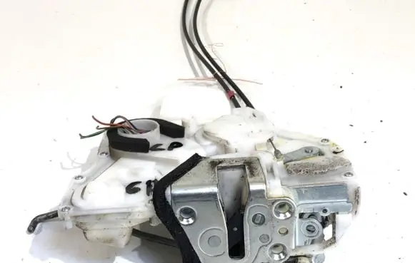 Suzuki Swift I Front door lock 82202-62J30
