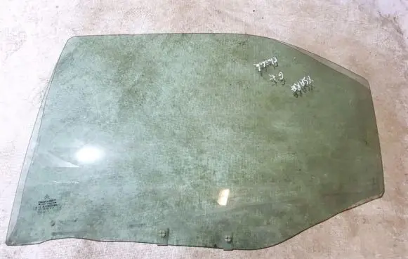 Rear door window glass