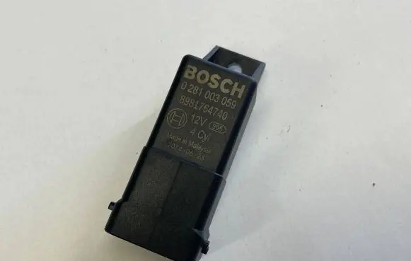 Isuzu D-Max Glow plug pre-heat relay 0281003059