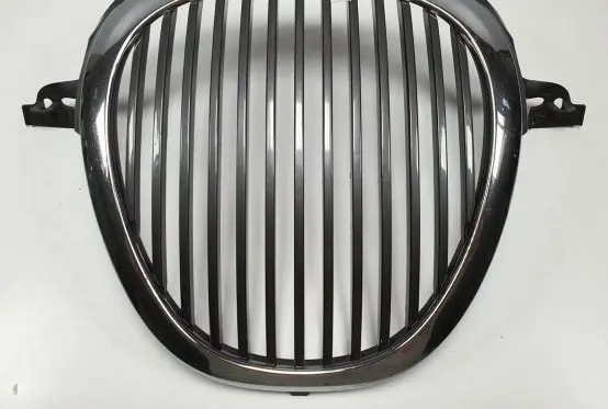 Jaguar S-Type Front bumper upper radiator grill XR83-8A133-AA