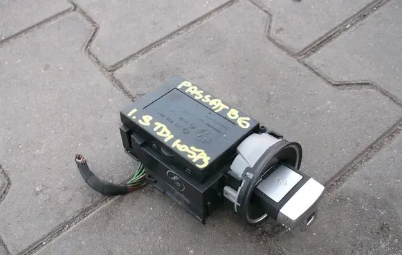 Volkswagen PASSAT B6 Ignition lock 3C0905843M