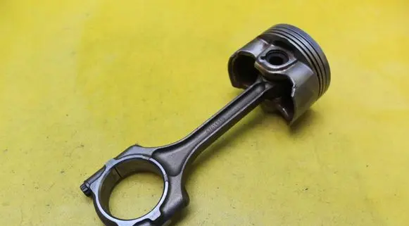Honda Civic Piston with connecting rod