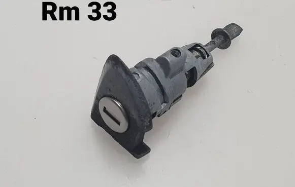 Volkswagen PASSAT B6 Front door lock (next to the handle) 3C0837167B