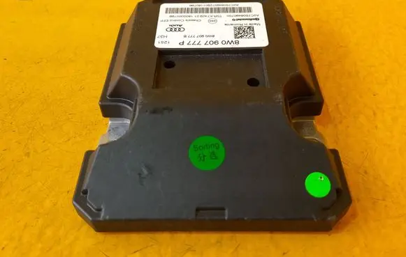 Audi A4 S4 B9 Air suspension control unit module (rear) 8W0907777P 8W0907777B