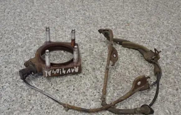 Toyota RAV 4 (XA20) ABS wheel speed sensor 