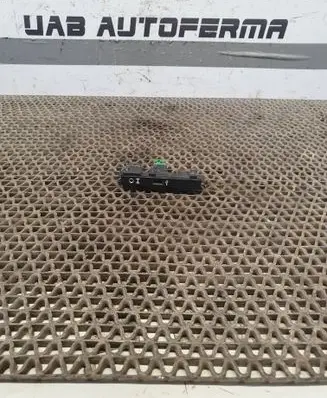 Volkswagen Tiguan USB socket connector 5Q0035726E 3170026310