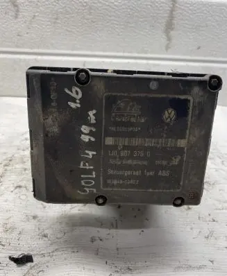 Volkswagen Golf IV ABS Pump 1J0907379G