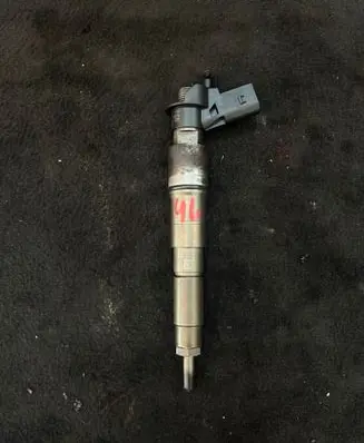 BMW 5 E60 E61 Fuel injector 7792721