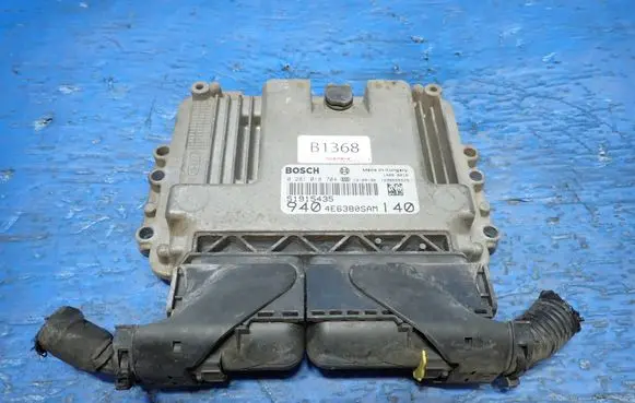 Alfa Romeo Giulietta Engine control unit/module 0281018704 51915435 4E6380SAM
