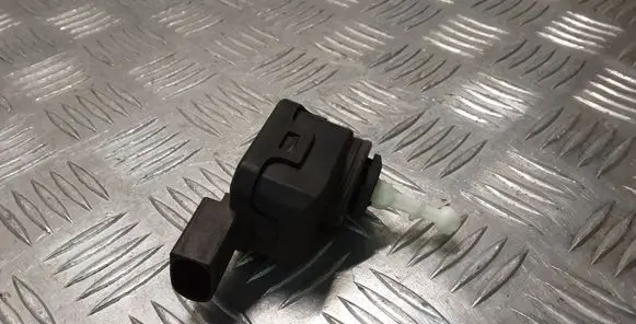 Mercedes-Benz ML W164 Headlight level adjustment motor A0008201608