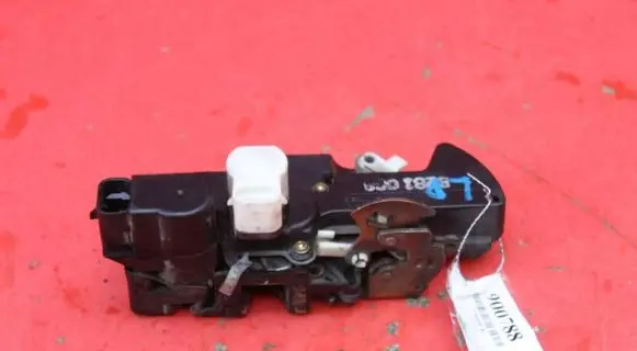 Opel Frontera B Front door lock 16634325