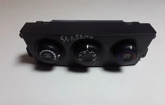 KIA Sorento Air conditioner control unit module 972503E570