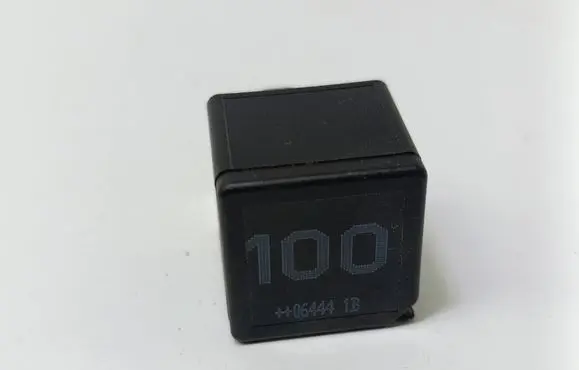Volkswagen PASSAT B6 Other relay 7M0951253A