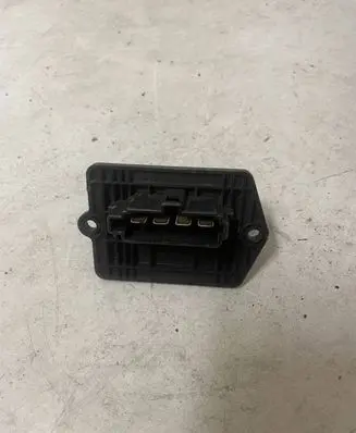 Volkswagen Golf IV Other relay 8803E43 8827A KJ151GE6R