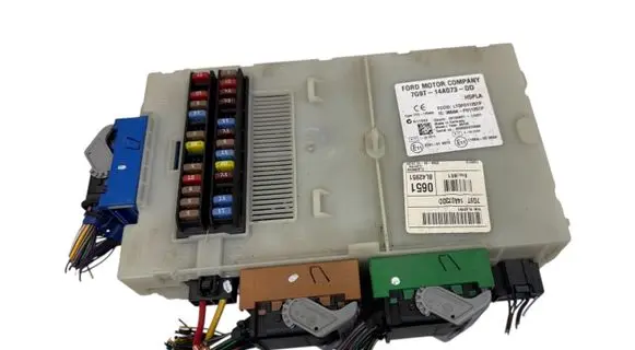 Ford Mondeo Mk III Fuse module 7G9T14A073DD 28130621 3659AF01125TP