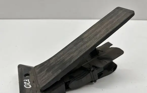 BMW 1 F20 F21 Accelerator throttle pedal 6853176