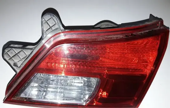 Subaru Outback Tailgate rear/tail lights 13220072