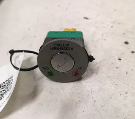 Hyundai Santa Fe Passenger airbag on/off switch 