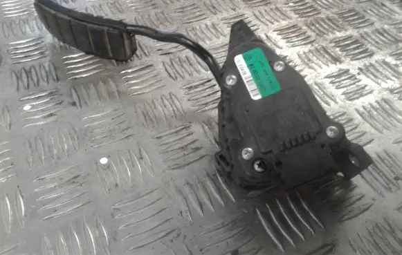 Renault Laguna II Accelerator throttle pedal 8200003393