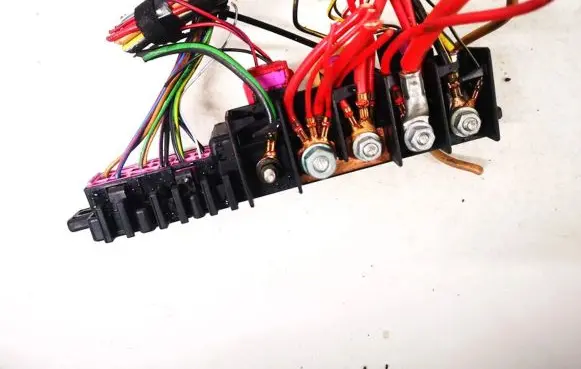 Volkswagen PASSAT B5 Fuse box set 8l0941822a