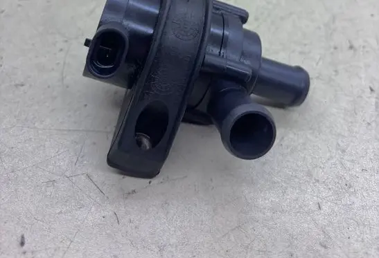 Ford C-MAX II Webasto circulation pump for autonomous heater AV618564AB 702054260 252566250000